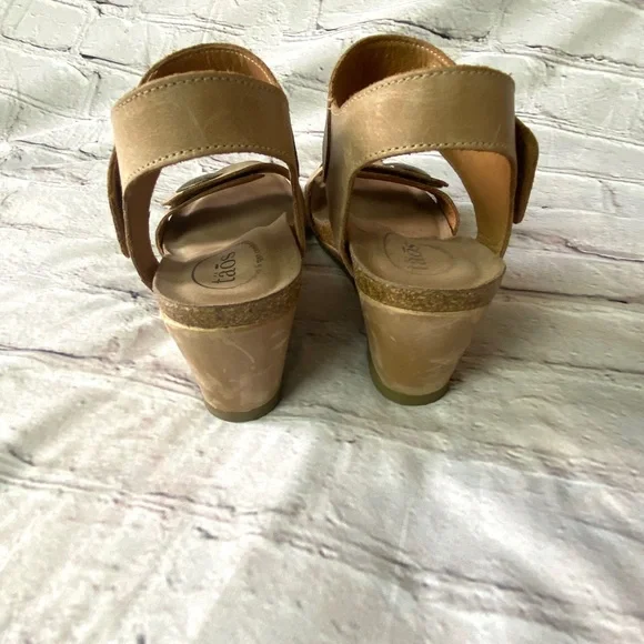 Taos Carousel Tan Wedges - Picture 10 of 16